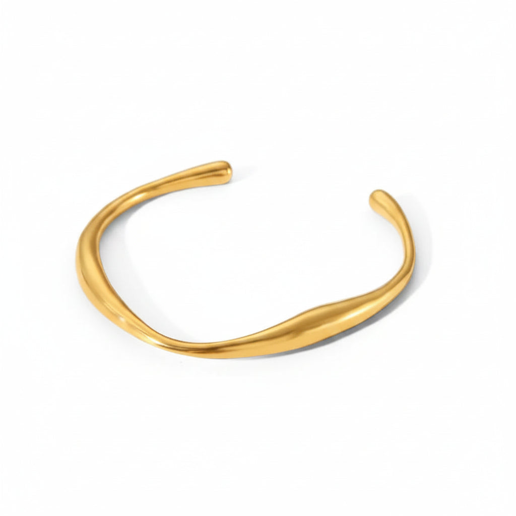 The Sonia Organic Wavy Bangle | 18K Gold PVD