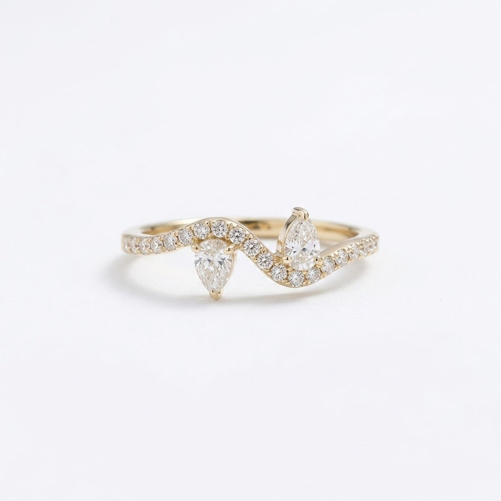 The Aurelia French Retro Wave Band Ring