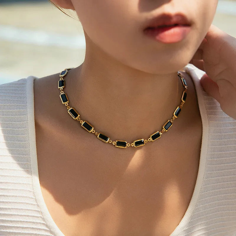 The Linear Balance Dual-Texture Collier