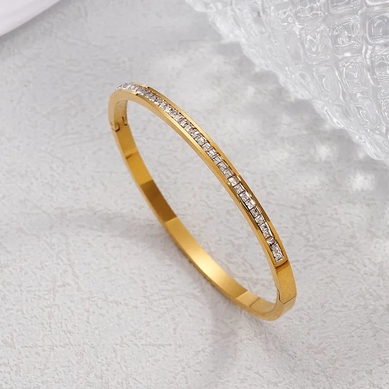 The Victoria Essential V Bangle | 18K Gold PVD