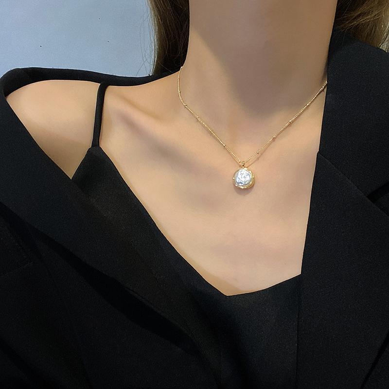 Luna Mother-of-Pearl Round Pendant Necklace