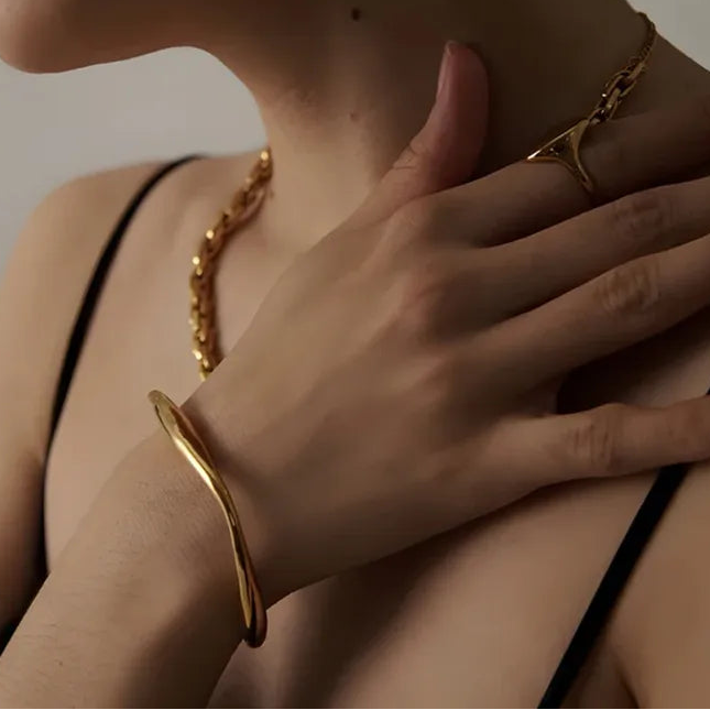 The Sonia Organic Wavy Bangle | 18K Gold PVD