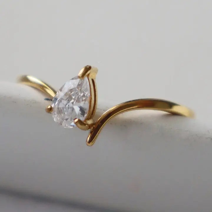 Selena Teardrop Ring | Zirconia Ring