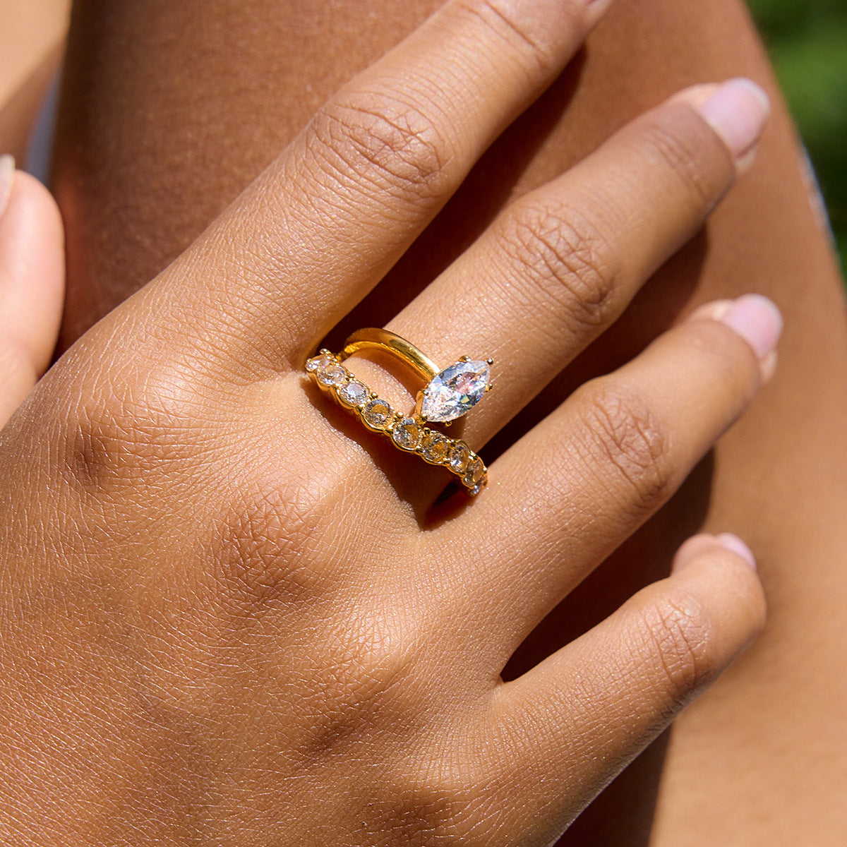 Serpentine Elegance Zircon Ring