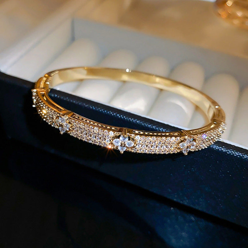 Fashionable Trendy Flower Bracelet Fully Set With Diamonds