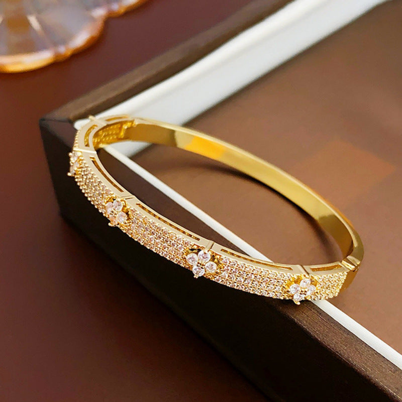 Fashionable Trendy Flower Bracelet Fully Set With Diamonds