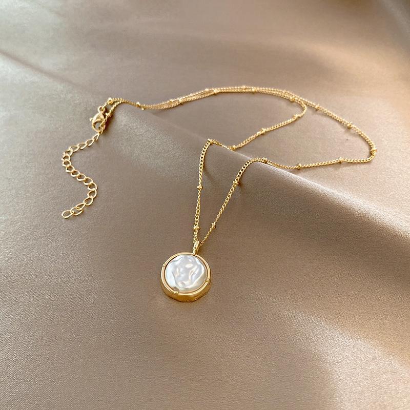 Luna Mother-of-Pearl Round Pendant Necklace