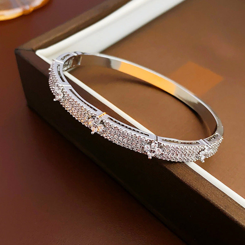 Fashionable Trendy Flower Bracelet Fully Set With Diamonds