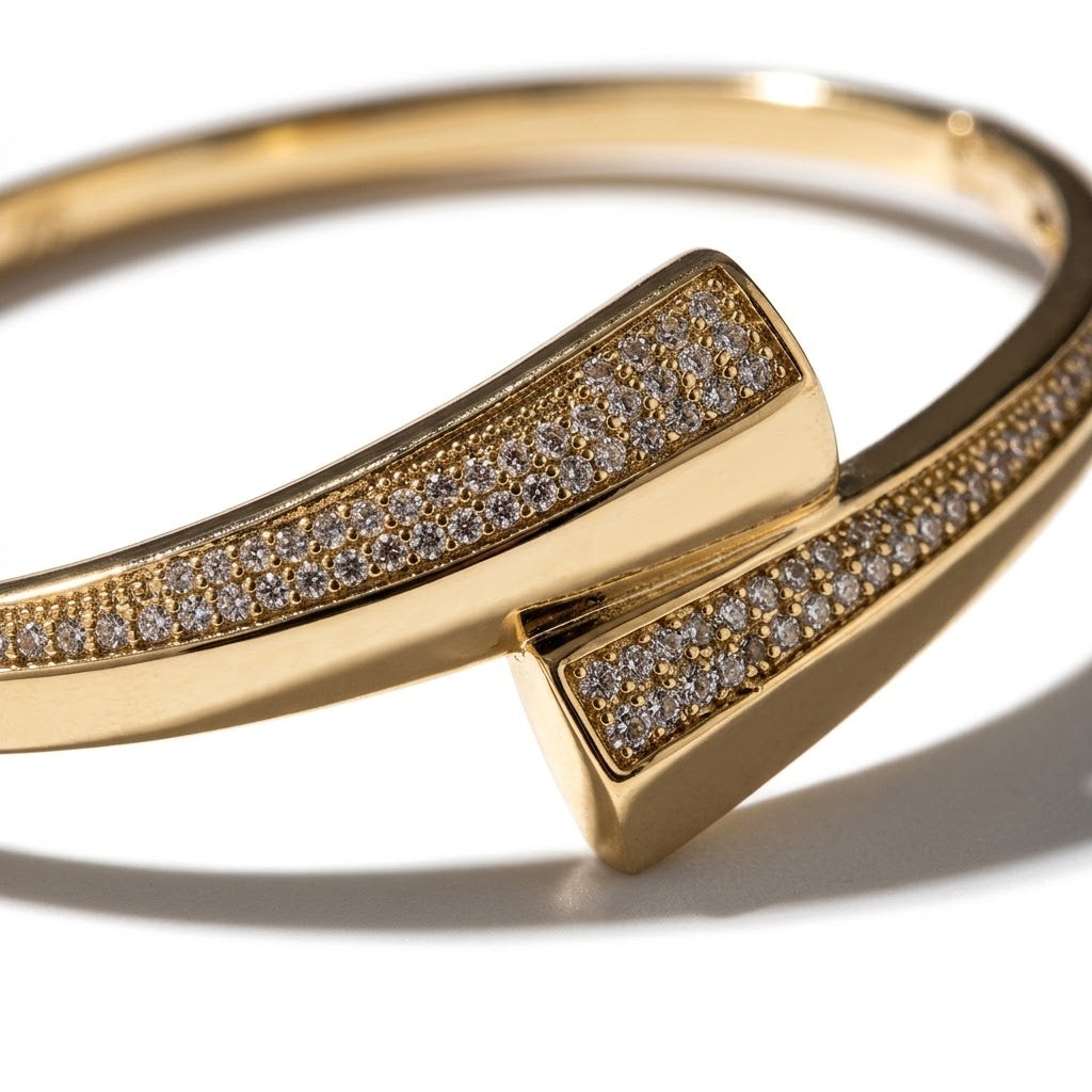 The Horizon Sleek Biseauté Zircon Bangle