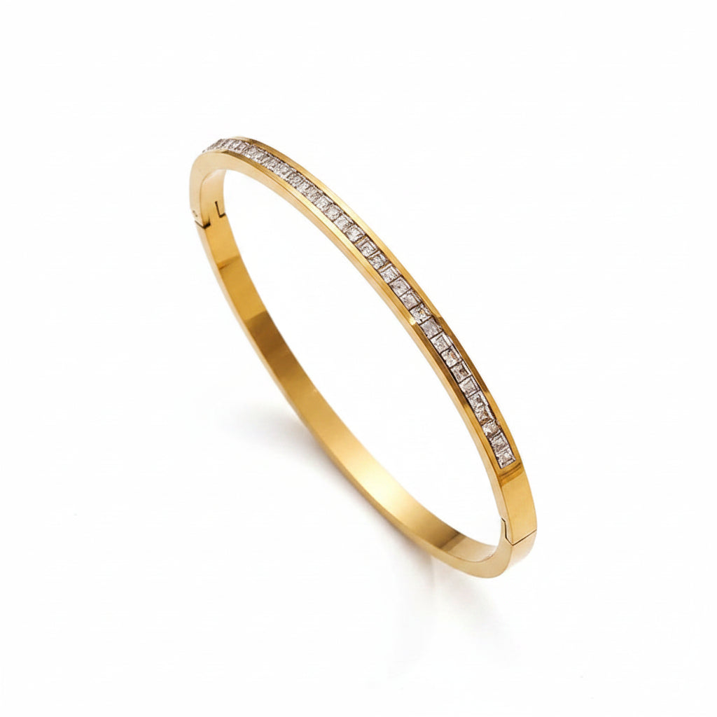 The Victoria Essential V Bangle | 18K Gold PVD