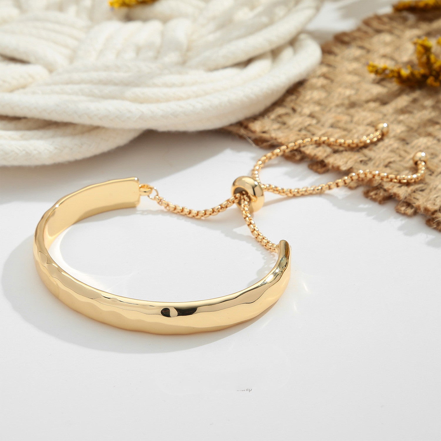 Léna Minimalist Twisted Link Bracelet - Adjustable