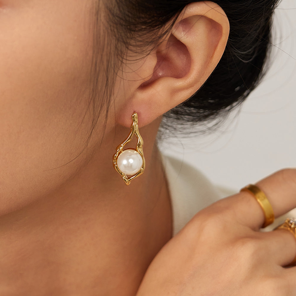 he Hera Geometric Pearl Drop Earrings
