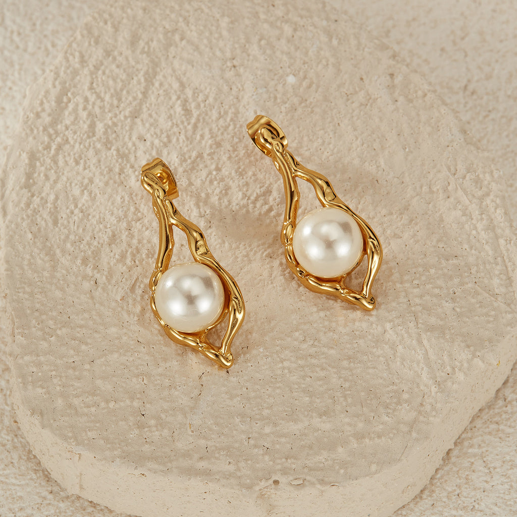 he Hera Geometric Pearl Drop Earrings