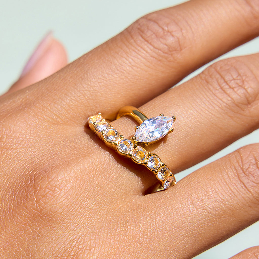 Serpentine Elegance Zircon Ring